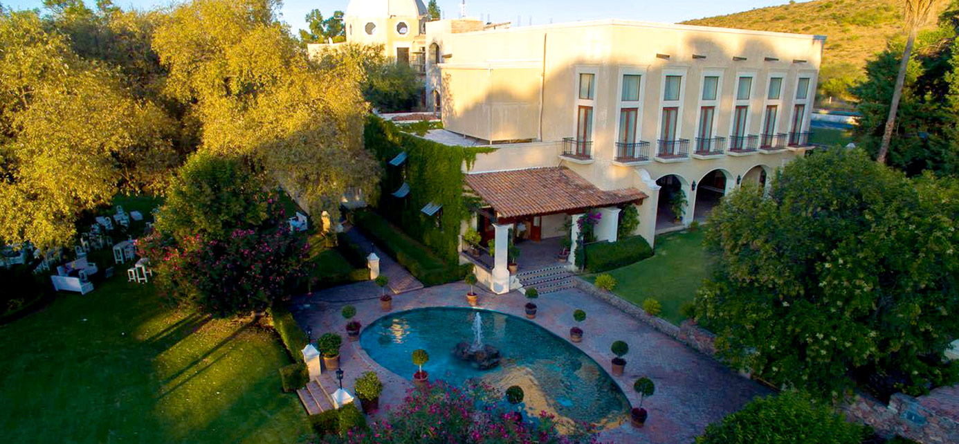 Villa Antigua Slide 1